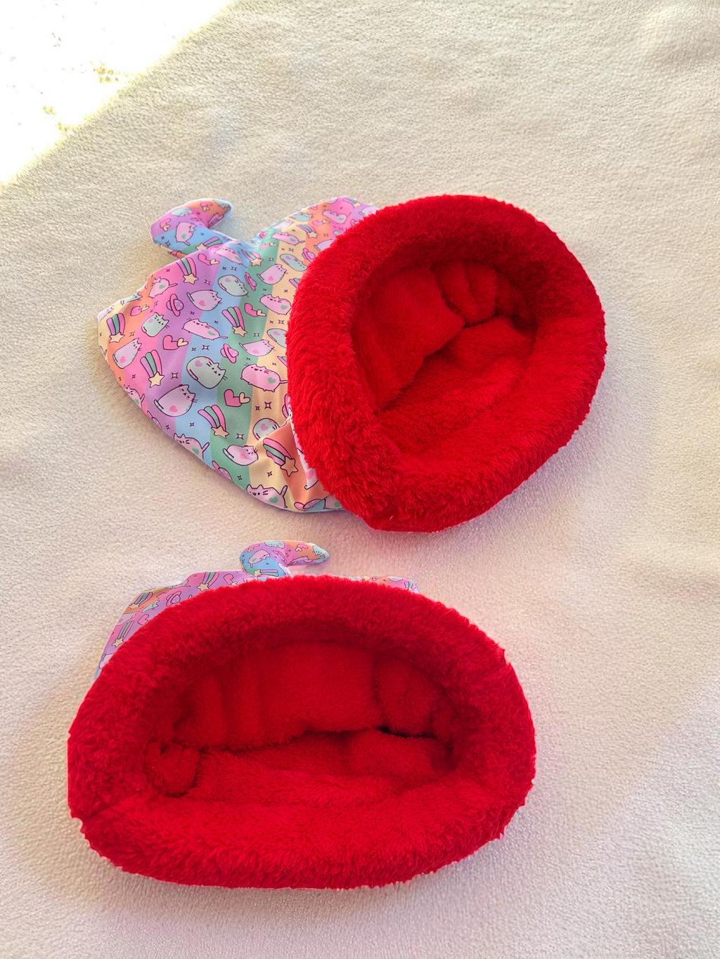 Cama túnel para gatos Refugio de Ensueño Roja | Pistachín